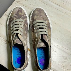 Tan Camouflage casual shoes